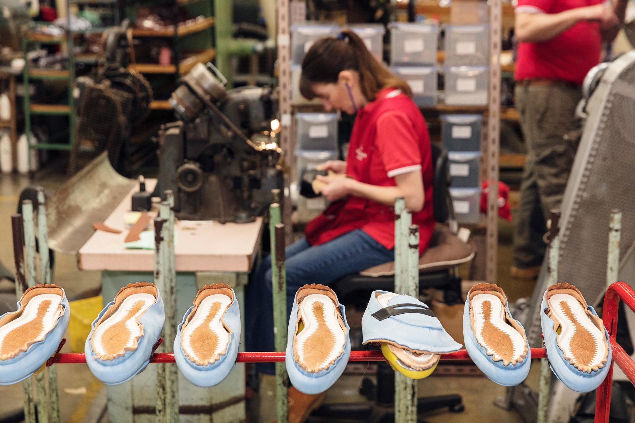 Shoes factory. Shoe Factory. F by Factory обувь. Maag обувь. Footwear Production.